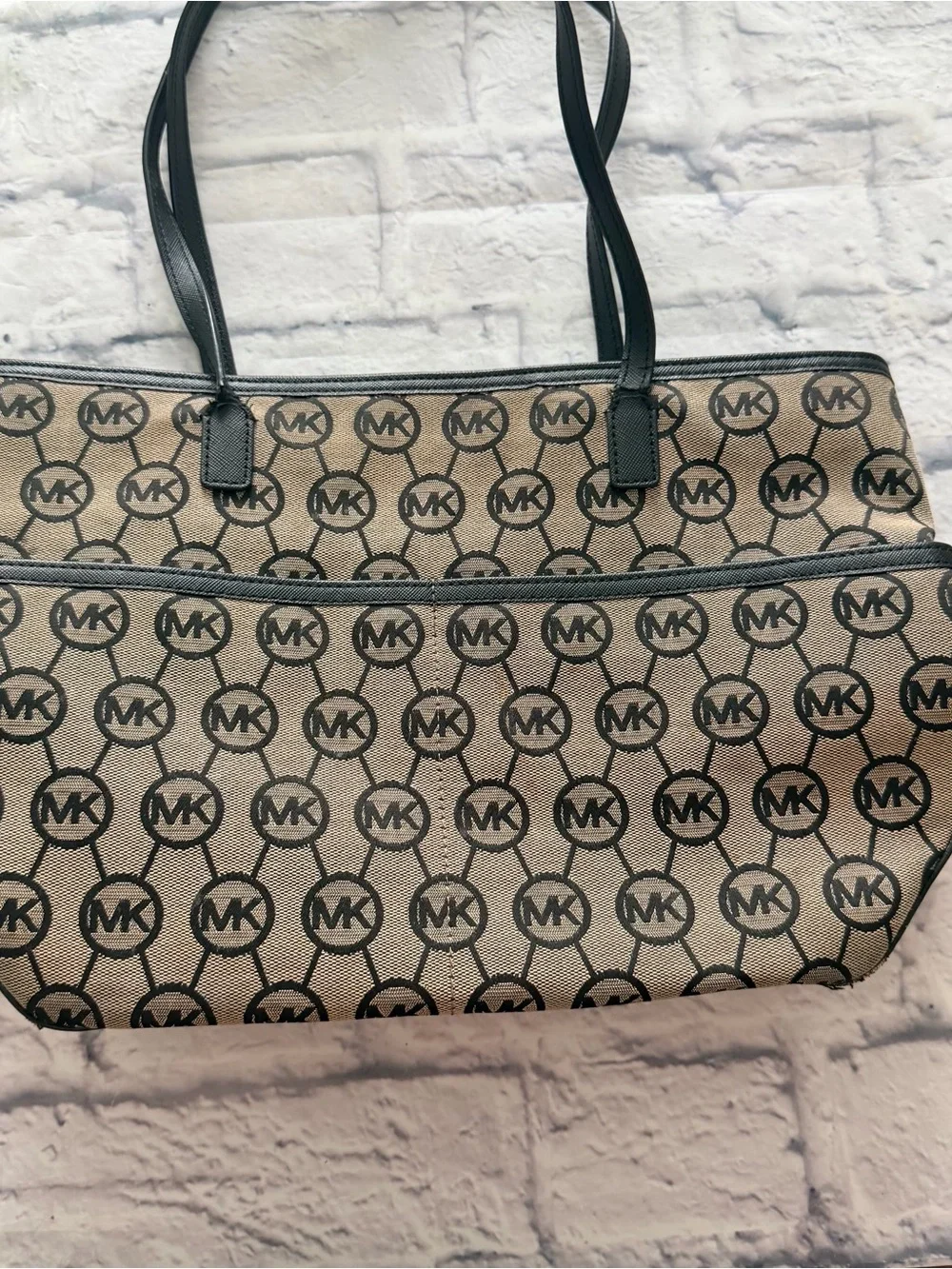 Michael Kors Kempton Pocket Tote | Monogram Tan Black Gold